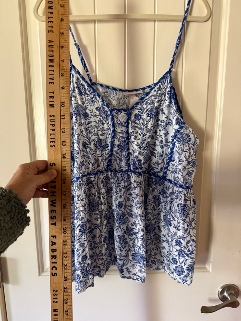 Knox Rose White Top with Blue Floral Design NWT - Picture 5 of 7